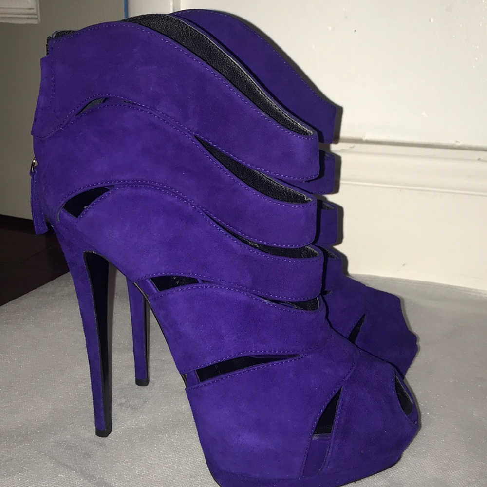 Giuseppe Zanotti purple suede platform heel.